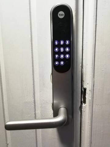 Фото номера Стандартный двухместный номер с 2 отдельными кроватями и общей ванной комнатой Гостевой дом ChillOut GuestHouse Lahti г. Лахти 11