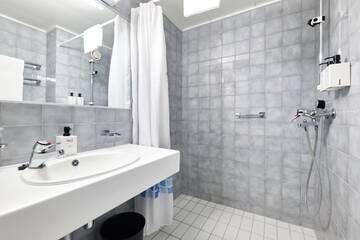 Фото номера Номер с кроватью размера «queen-size» Отель GreenStar Hotel Lahti г. Лахти 6