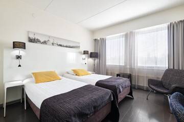 Фото номера Двухместный номер с 2 отдельными кроватями Отель GreenStar Hotel Lahti г. Лахти 2