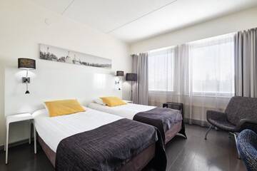 Фото номера Двухместный номер с 2 отдельными кроватями Отель GreenStar Hotel Lahti г. Лахти 9